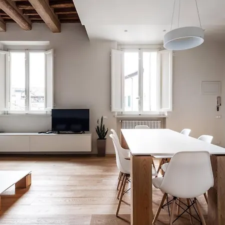 Centro Vicolo San Pierino 8 アパート ルッカ